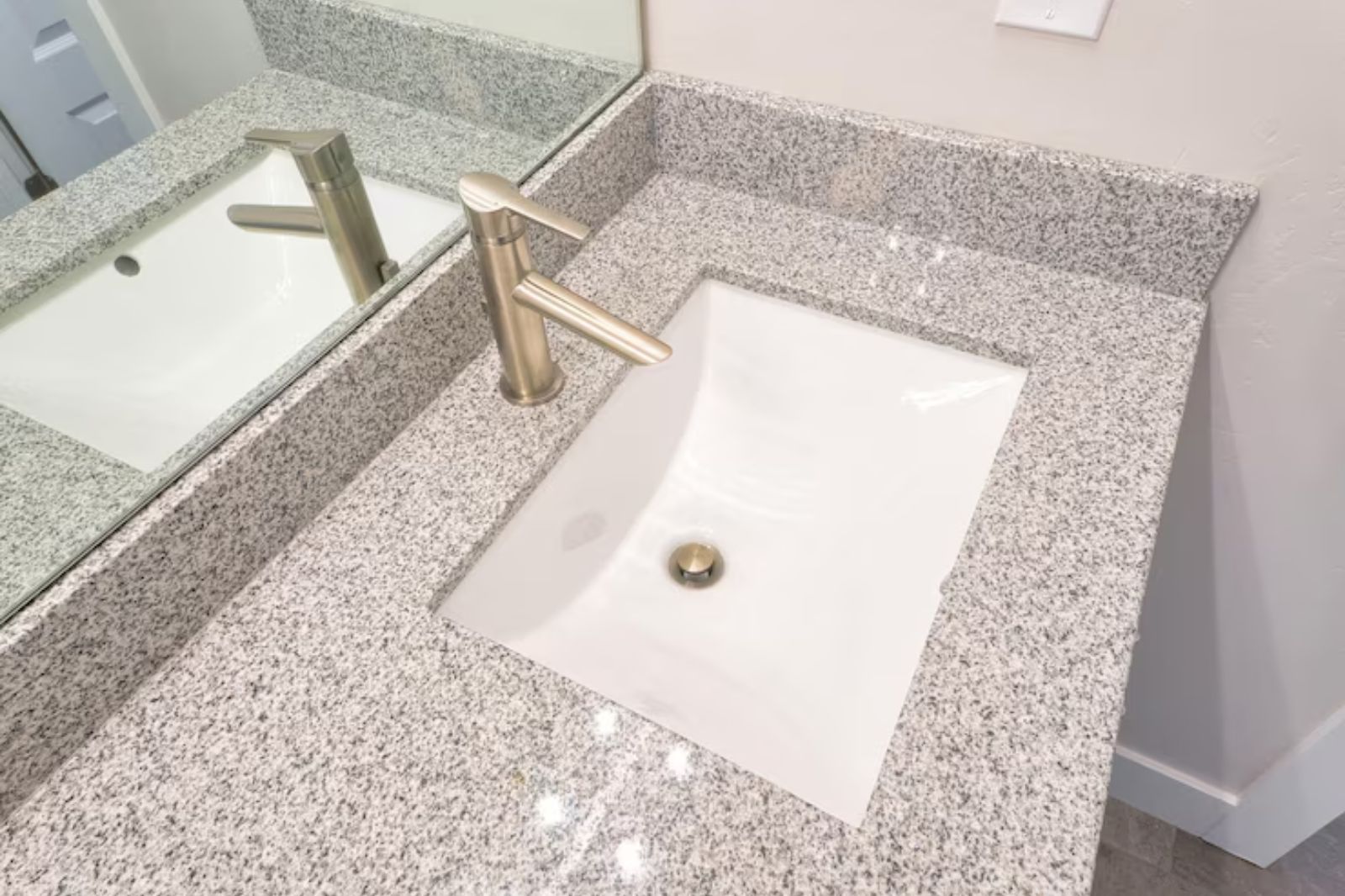 White granite slabs elegant countertops bathroom vanity material premium quality India